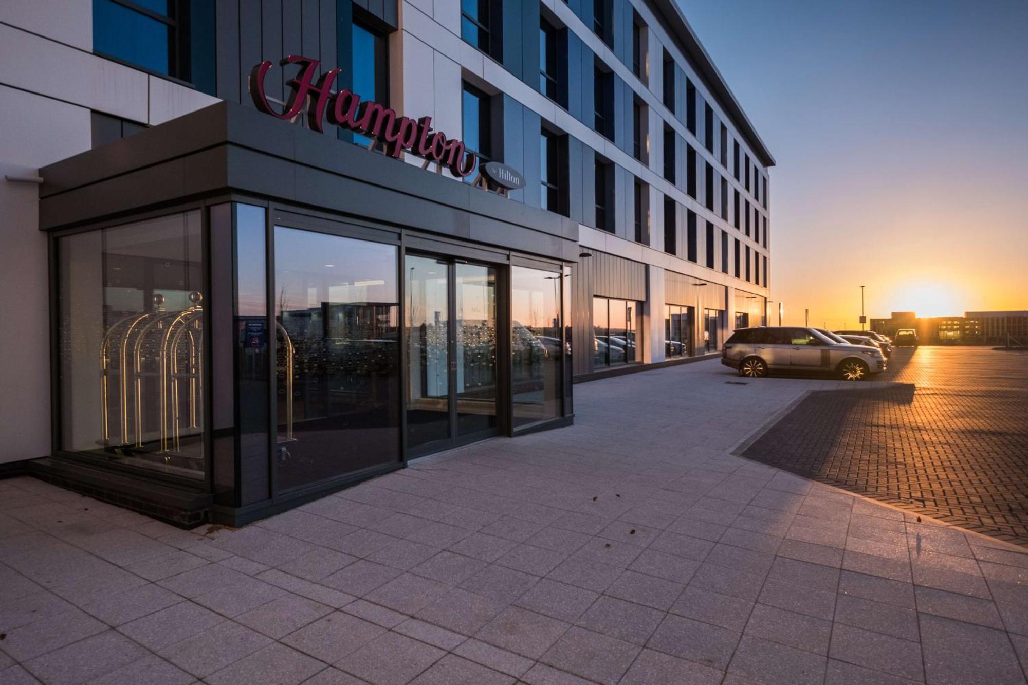 Hampton By Hilton Aberdeen Airport Dyce Exterior foto